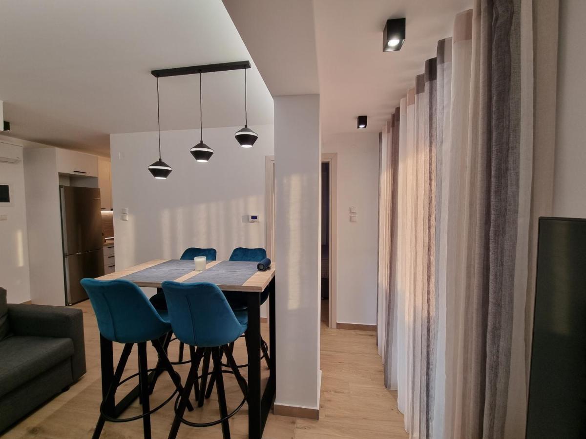 Larisa Hospitality I - Roof Top Apartment - With Free Parking ภายนอก รูปภาพ