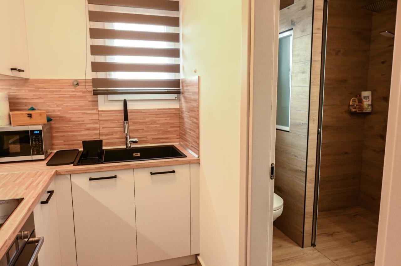 Larisa Hospitality I - Roof Top Apartment - With Free Parking ภายนอก รูปภาพ