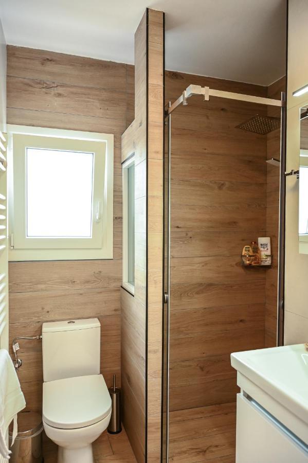 Larisa Hospitality I - Roof Top Apartment - With Free Parking ภายนอก รูปภาพ